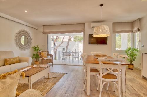 Llafranc Apartment | Refurbished Llafranc Centre with Ocean Views and Family Appeal