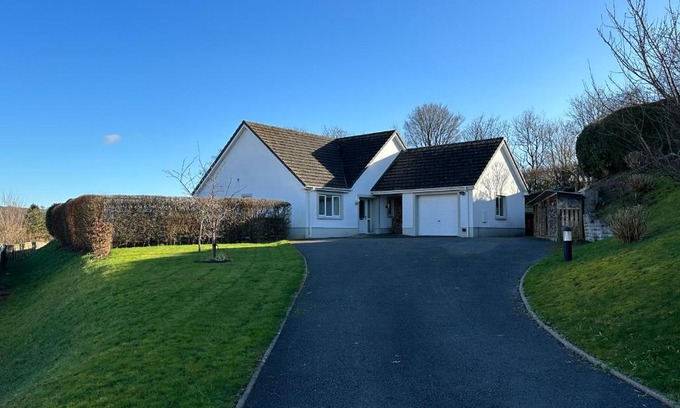 Llansteffan House | Llais Y Mor - Coastal Home with Pet-Friendly Amenities