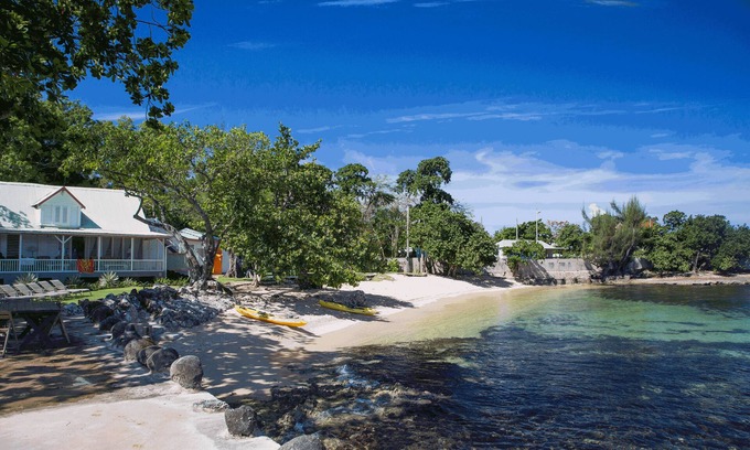 West End Villa | Experience Llantrissant Beachcliff Villa with Oceanfront Views