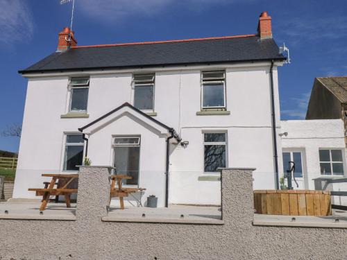 Dwrbach House | Llanwern Farm