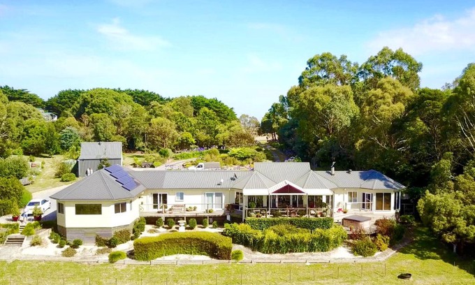 Foster North Bed & Breakfast | Unwind at Llarrinda Bed & Breakfast - Guest Rated 10/10