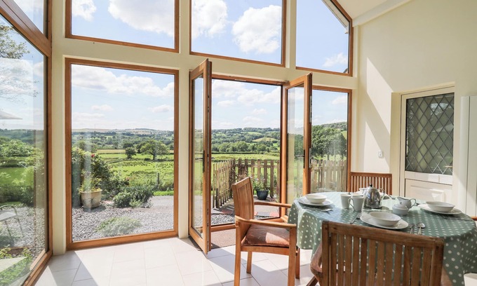Llanwrda Cottage | Experience Llety'r Wennol with Pet-Friendly Amenities