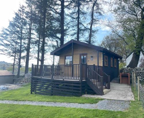 Brynrefail Ski Chalet | Experience Lletyr Bugail: Pet-Friendly Retreat, Rated 9.5