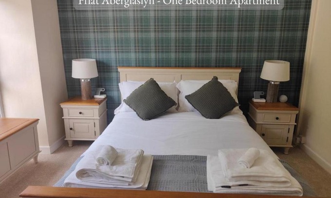 Beddgelert House | Pet-Friendly Comfort at Llew Accommodation - The Townhouse