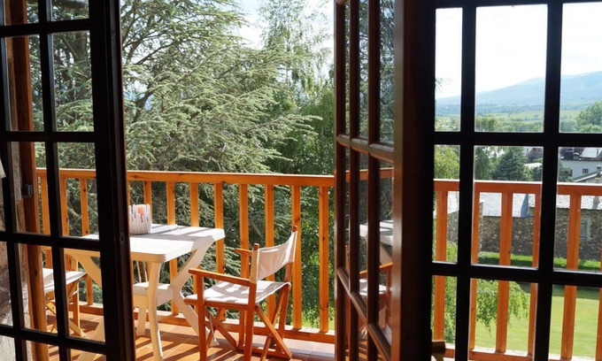 Llivia Apartment | Comfortable LLIVIA IX: Ideal Three-Bedroom Getaway