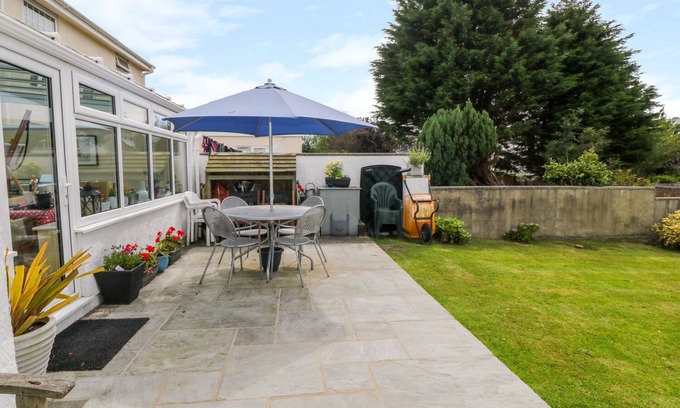 Edern Cottage | Oceanfront Lliwedd: Guest Rated 10/10 with Breakfast & Views