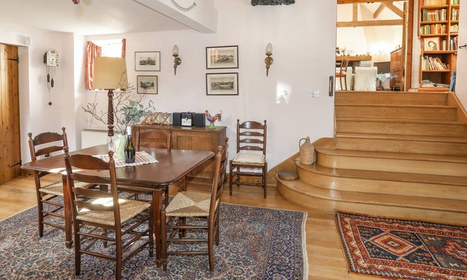 Llangernyw Cottage | Experience Llo Bach: Pet-Friendly Retreat with Breakfast