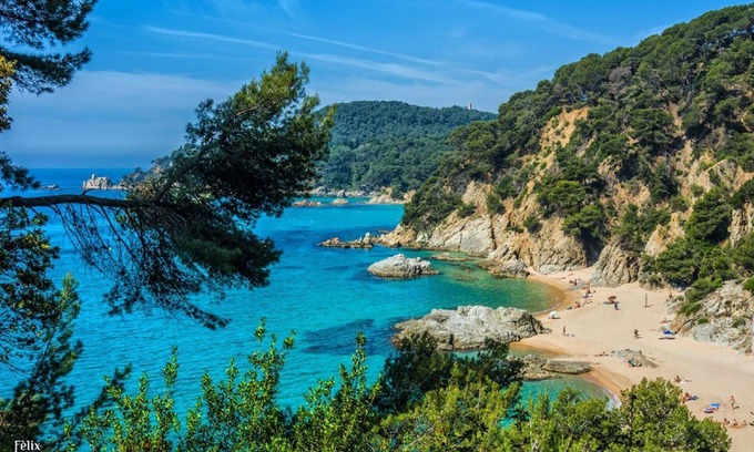Lloret de Mar Apartment | Exceptional Oceanfront Apartment in Lloret De Mar