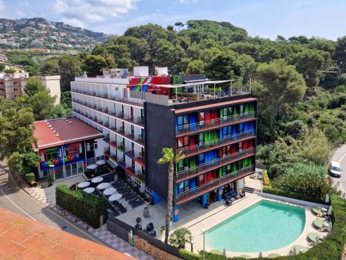 Lloret Town Center Hotel | Pet-Friendly BPM Lloret Hotel with Oceanfront Pool Access