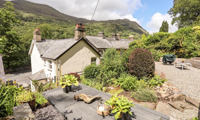 Nant Gwynant House | Discover Family-Friendly Comfort at Llys Elen Hotel