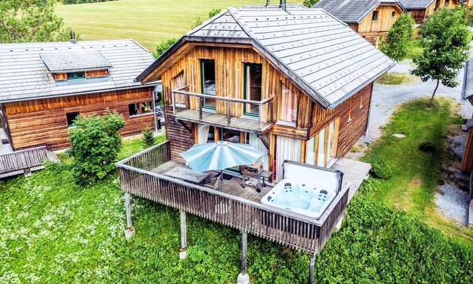 Sankt Georgen am Kreischberg Ski Chalet | Inviting Holiday Home with Whirlpool and Relaxing Sauna
