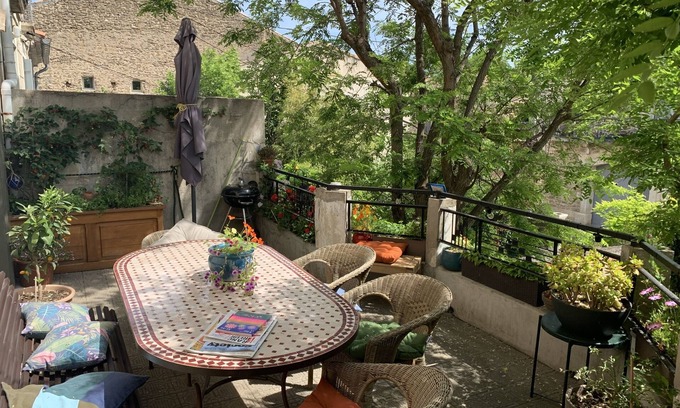 Pouzols Bed & Breakfast | Discover Lo Componaïro: Family-Friendly with Great Dining