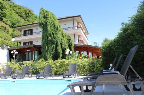 Massino Visconti Hotel | Discover Lo Scoiattolo: Oceanfront Bliss with Pool Access