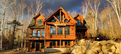 Carrabassett Valley Ski Chalet | Guest Rated 10/10 at Loafers' Lodge with Hot Tub Access