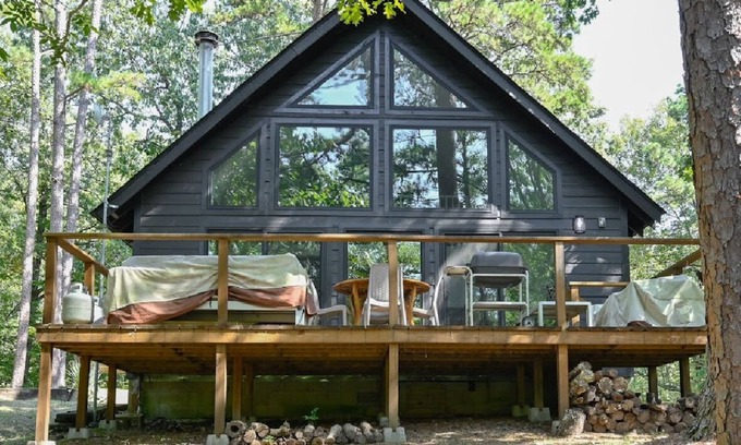 Mena Cabin | Loblolly Pines Cabin - A modern retreat on 6 acres