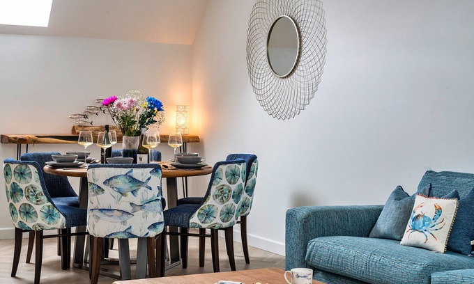 Newquay Ski Chalet | Ultimate Oceanfront Retreat at Lobster House - 10/10 Rated