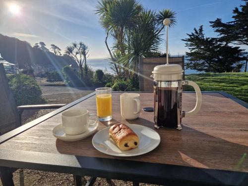 Seaton House | Pet-Friendly Oceanfront Escape at Lobster Pot - Mount Brioni