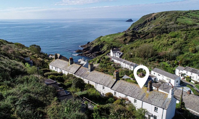 Portloe Cottage | Stunning Lobster Pot in Portloe with Village and Sea Views