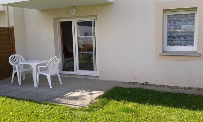 Guilvinec Apartment | Cozy Getaway: Guest Rated 9.8, Steps from Beach & Town