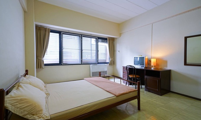 Khlong Tan Nuea Apartment | Comfortable Local Apartment in Thong Lor, Near Saen Sab Klongboat