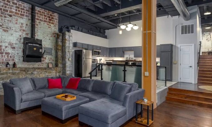 Newark Apartment | Stylish Downtown Apartment with Pet-Friendly Amenities