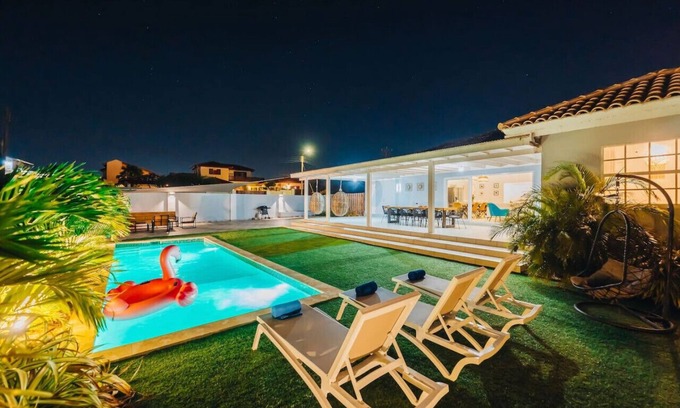 Oranjestad Villa | Local Vibes Villa, Big Pool and Outdoor, 10 sleeps