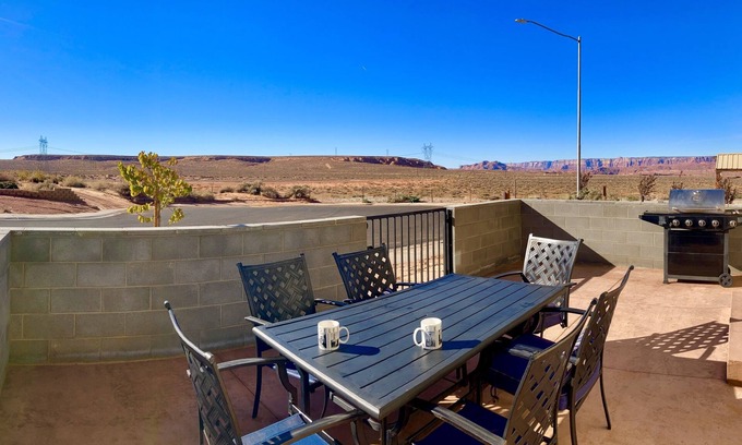 Page House | Unforgettable Views with Pet-Friendly Comfort Near Antelope Canyon