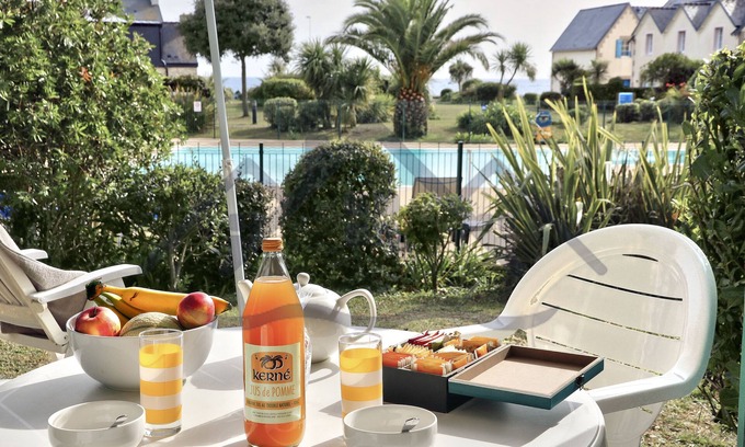 Finistere Apartment | Cozy Bungalow with Sea View and Pool Access