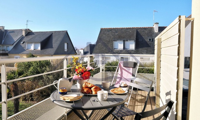 Guilvinec Apartment | Discover Localise - La Villa Blanche with Family Amenities