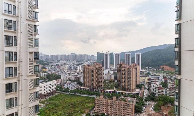Xiangzhou District Apartment | Convenient Locals Boutique Apartment at Huafa Plaza 11