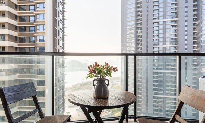 Xiangzhou District Apartment | Oceanfront Escape at Locals Boutique Apartment WanzaiCEC