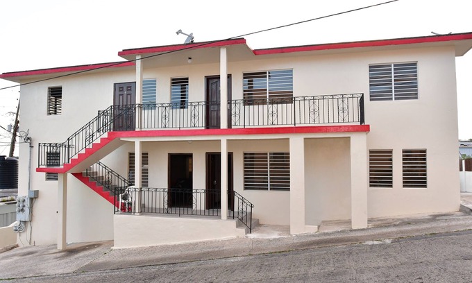 Estate Lindbergh Bay Apartment | Experience Locals In Paradise: 2-Bedroom Retreat Near Beach