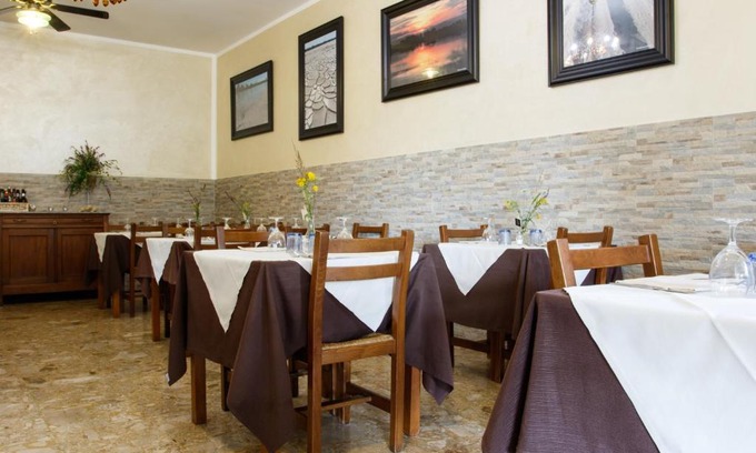 Sissa Trecasali Hotel | Cozy Locanda con cucina Il Tornado: Family-Friendly Stay