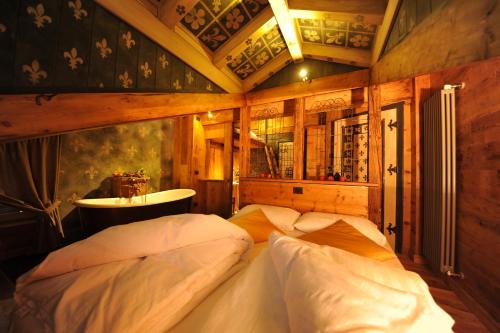 Ossana Hotel | Discover Locanda dei Gentili: Pet-Friendly Retreat with Top Amenities