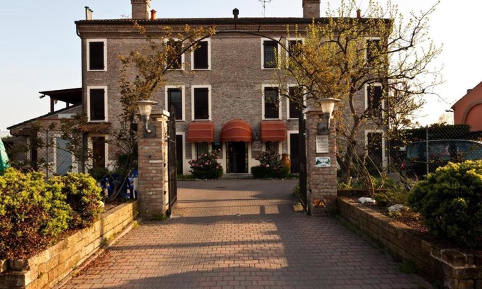 Ferrara Bed & Breakfast | Welcoming Stay at Locanda Del Re Sole – Family Friendly!