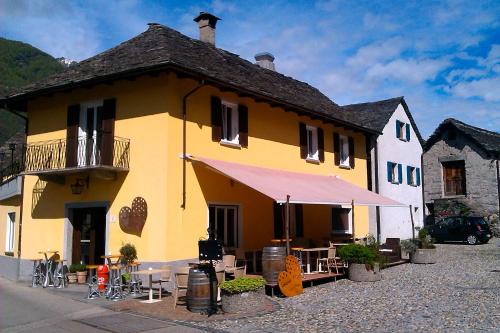 Aurigeno Hotel | Pet-Friendly Retreat at Locanda Poncini with Breakfast Included