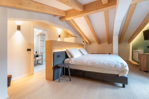 Riva del Garda Hotel | Top-Rated Locanda Restel De Fer: Pet-Friendly Getaway