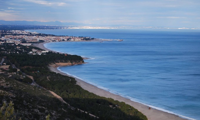 L'Hospitalet de l'Infant Condo | Discover Coastal Bliss in L'Hospitalet de L'infant