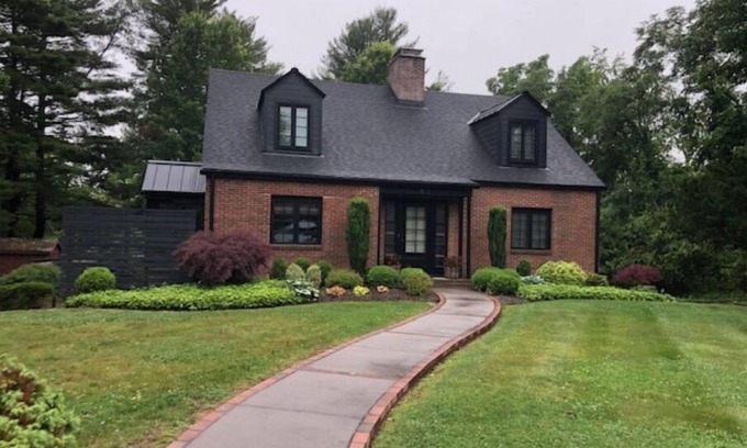 Miller Southside House | Ideal Bungalow Near Stadium with Child-Friendly Amenities