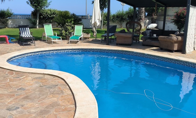 Vinaros Villa | Beachside Retreat with Ocean Views and High-Speed Wi-Fi