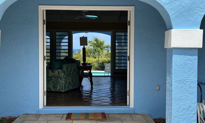 Testman Villa | Prime Location Near Buccaneer Hotel in Shoys Neighborhood