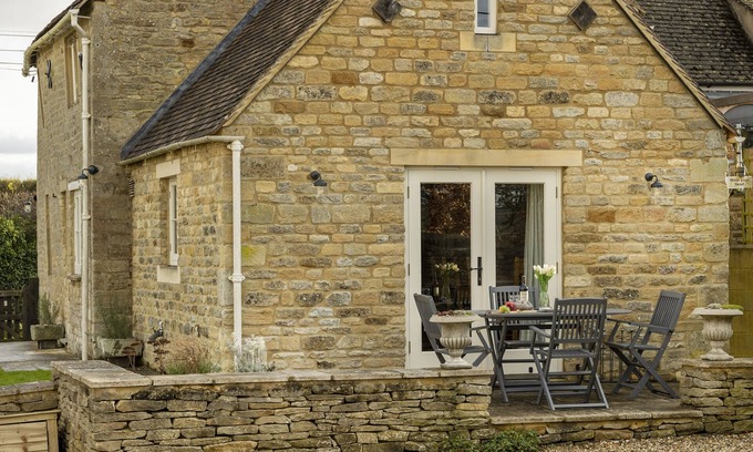 Chipping Norton Apartment | Discover Historic Shepherds Cottage in Foscot Village
