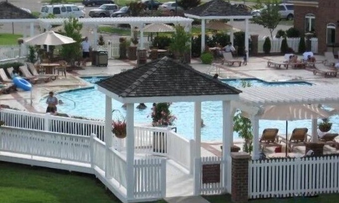 Williamsburg Condo | Prime Location in Williamsburg with Pool and Spa Amenities