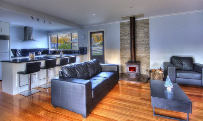Coles Bay House | Located in the heart of Coles Bay, 2 minute walk to beach. Fireplace