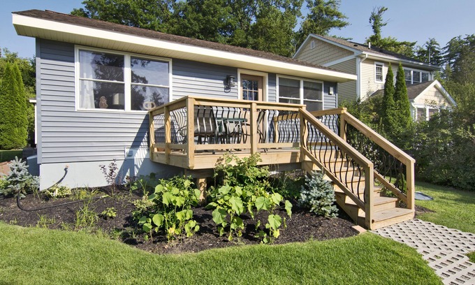 Lake George Cottage | Prime Location on Beach Road in Lake George - Guest Rated 9.8
