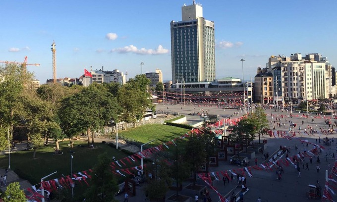 Gumussuyu Mahallesi Apartment | Located on Main Street of Taksim Square, Great View of Taksim, Luxurious