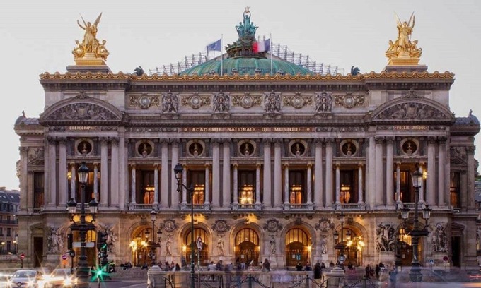 Quartier du Faubourg-Montmartre Apartment | LOCATED WITHIN WALKING DISTANCE OF THE PALAIS ROYAL & LOUVRE WITH AIR CON- OPERA