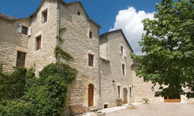 Saint-Georges-de-Levejac House | Discover "Le Couvent" for 21 in Saint Georges de Lévejac