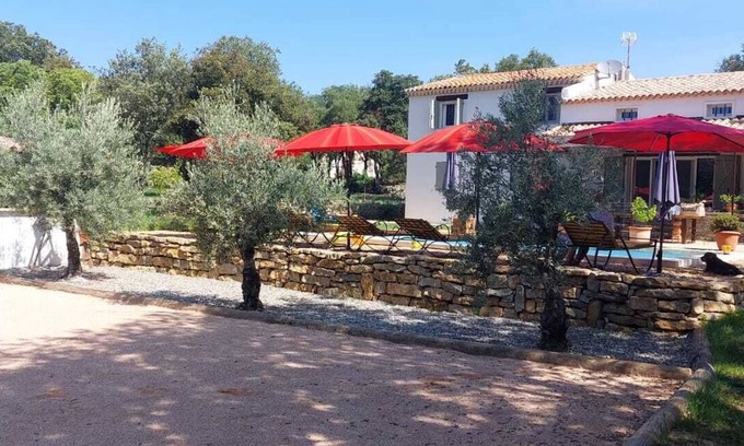 Neoules Apartment | Guest Rated 10/10: Family-Friendly Location à la Semaine