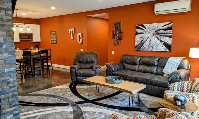 Traverse City Condo | Prime 4bd/3ba Condo with Ocean View in Downtown TC
